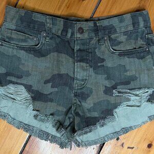 We The Free Camouflage Distressed Free People Denim Shorts Women size 26